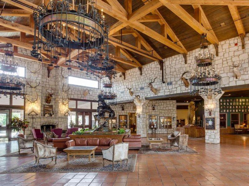 Y O Ranch Hotel And Conference Center Кервилл Экстерьер фото