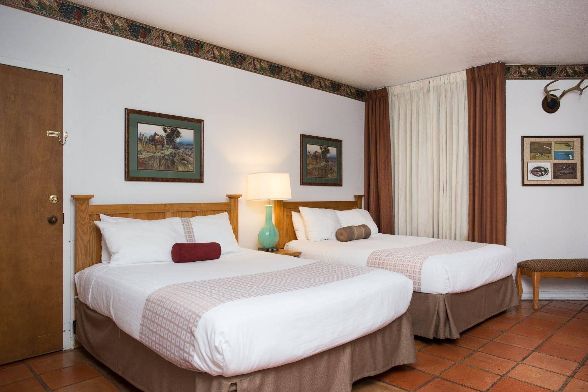 Y O Ranch Hotel And Conference Center Кервилл Экстерьер фото