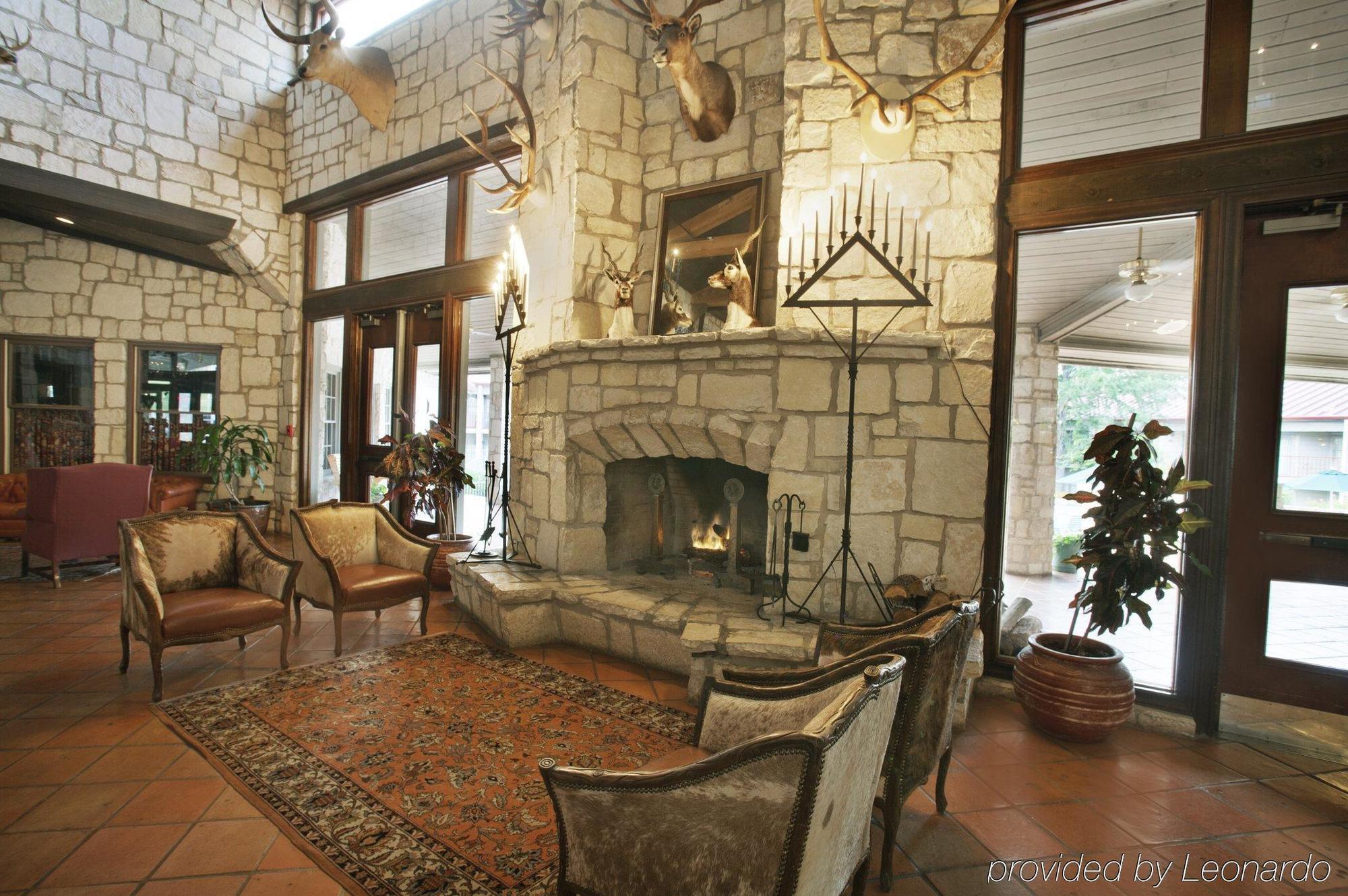 Y O Ranch Hotel And Conference Center Кервилл Интерьер фото