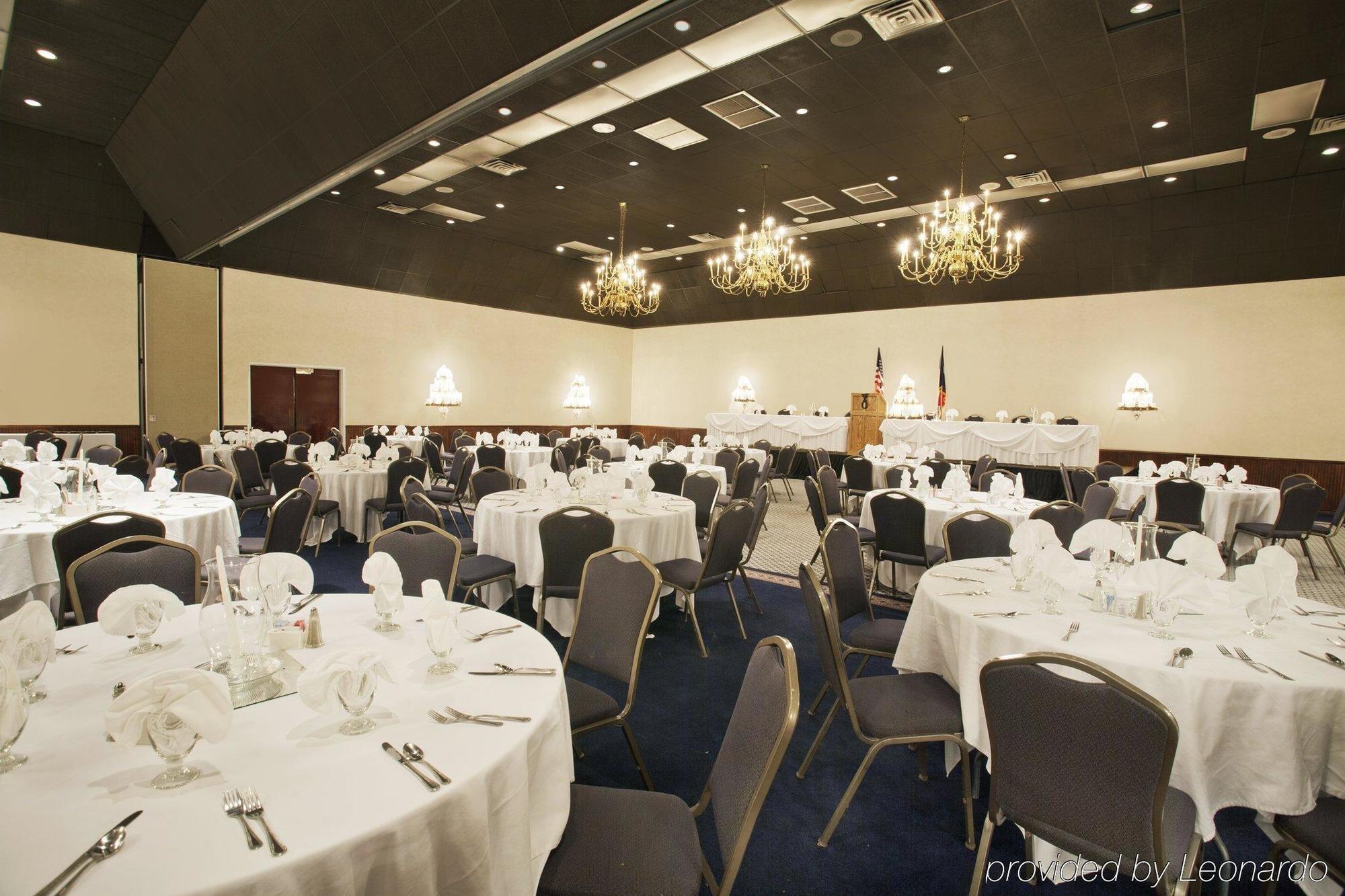 Y O Ranch Hotel And Conference Center Кервилл Удобства фото