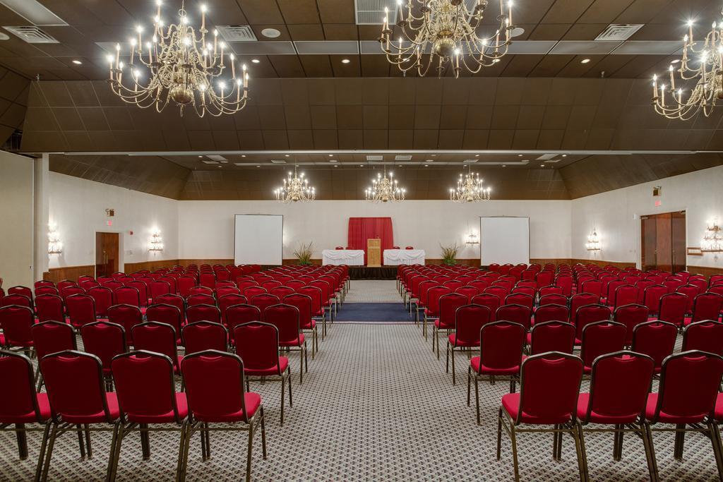 Y O Ranch Hotel And Conference Center Кервилл Экстерьер фото