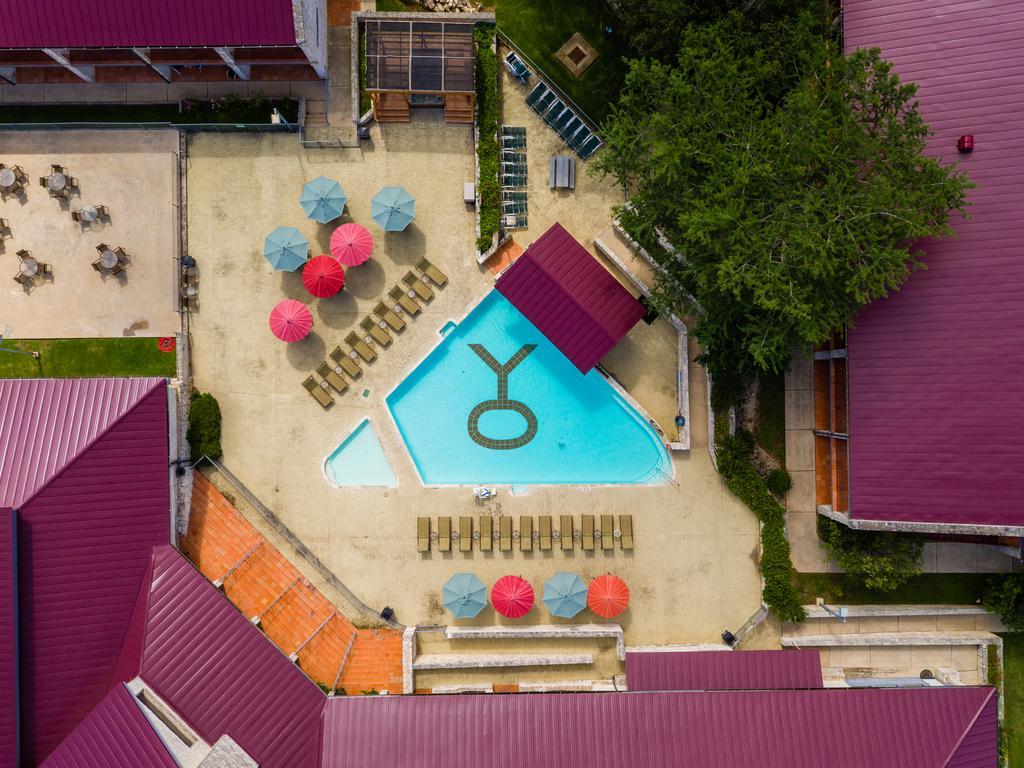 Y O Ranch Hotel And Conference Center Кервилл Экстерьер фото