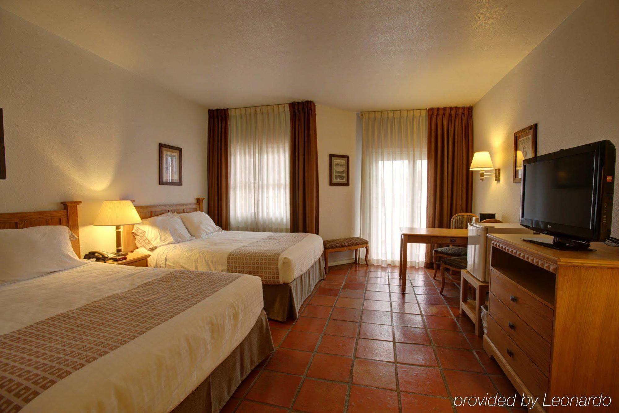 Y O Ranch Hotel And Conference Center Кервилл Экстерьер фото