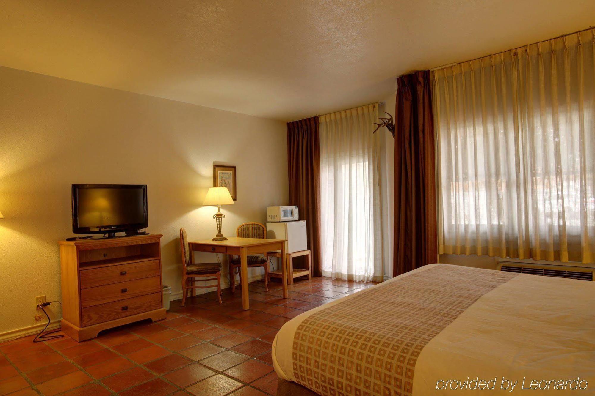 Y O Ranch Hotel And Conference Center Кервилл Экстерьер фото