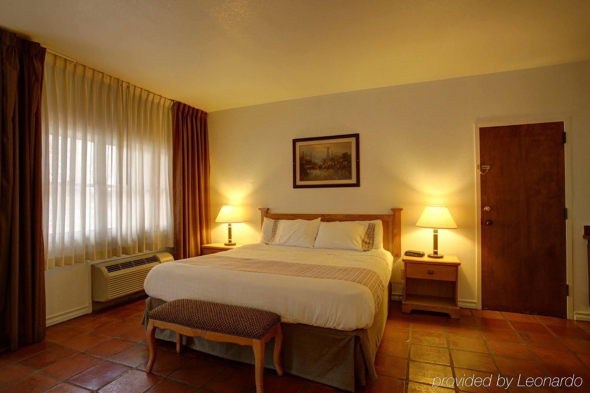 Y O Ranch Hotel And Conference Center Кервилл Экстерьер фото