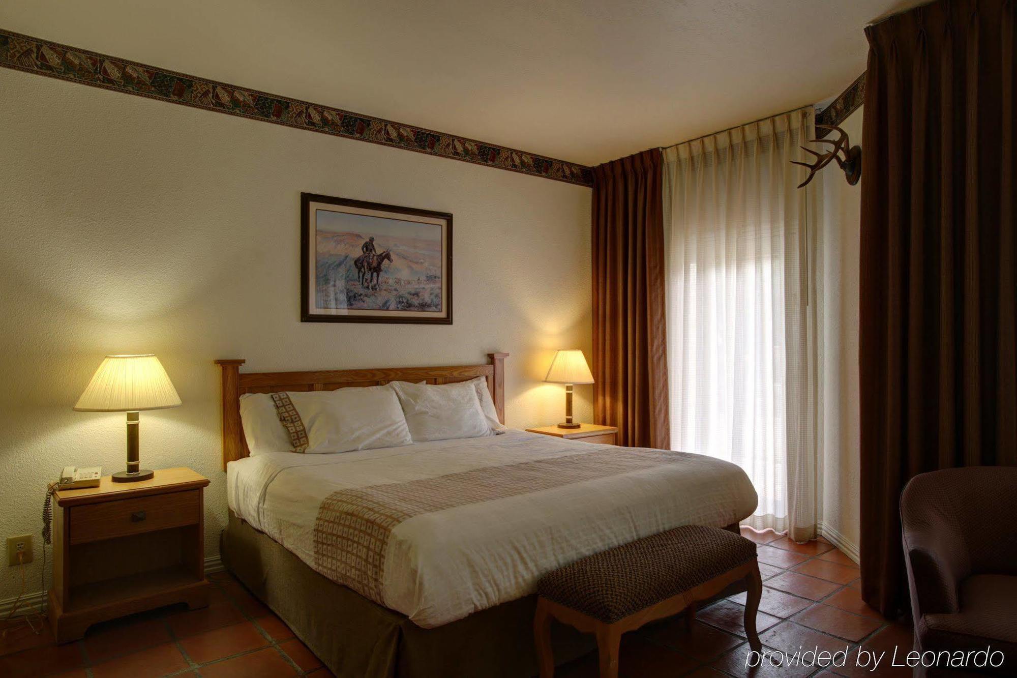 Y O Ranch Hotel And Conference Center Кервилл Экстерьер фото