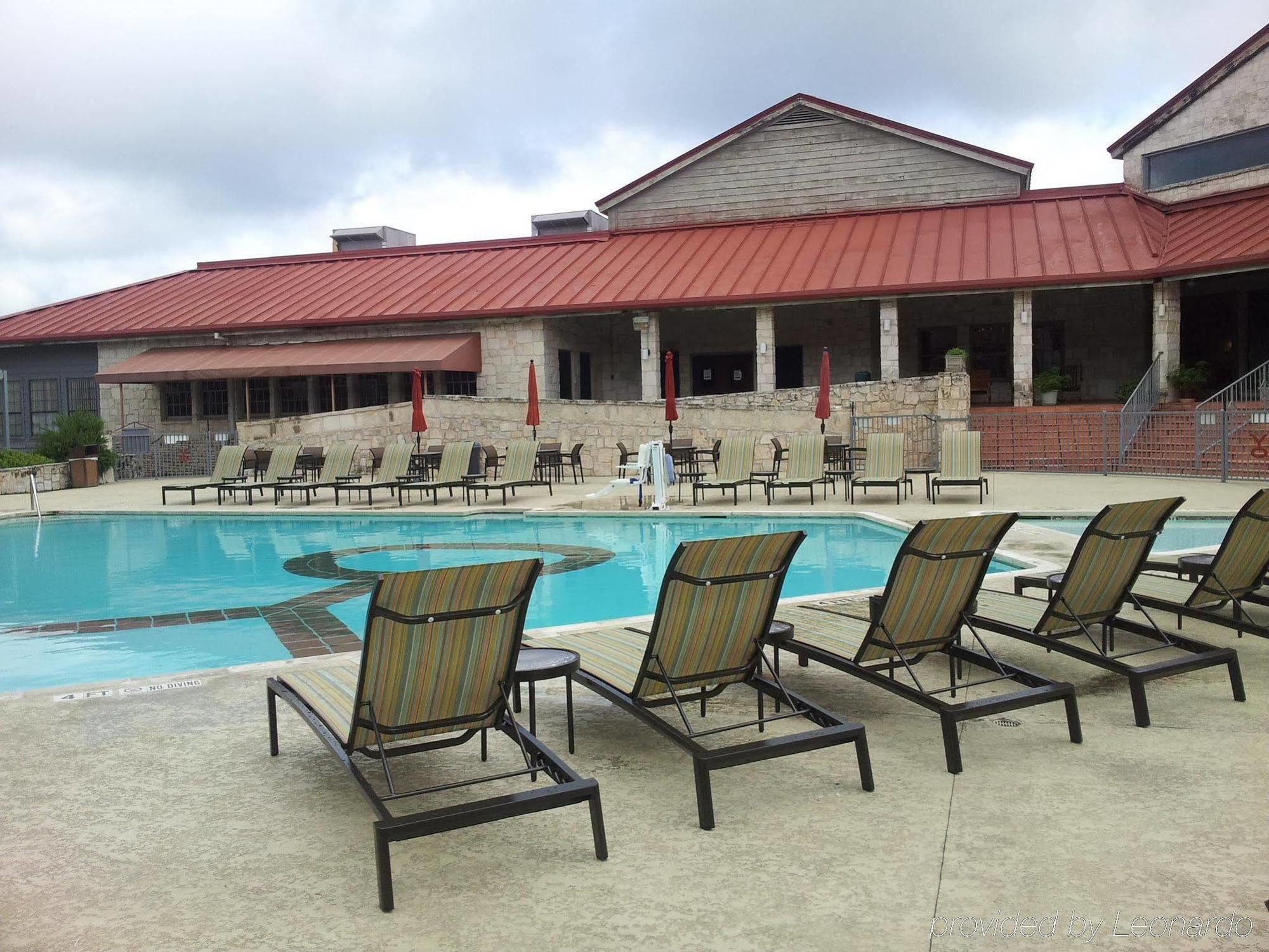 Y O Ranch Hotel And Conference Center Кервилл Экстерьер фото