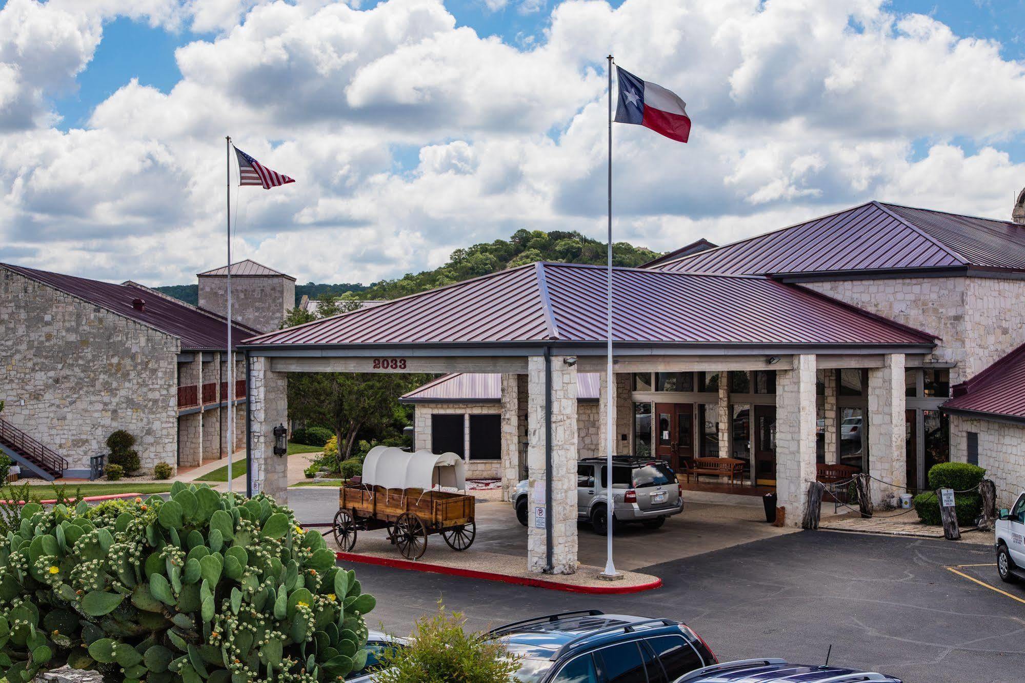 Y O Ranch Hotel And Conference Center Кервилл Экстерьер фото
