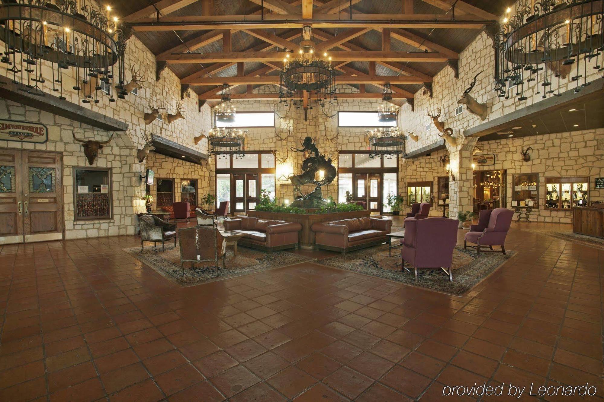 Y O Ranch Hotel And Conference Center Кервилл Интерьер фото